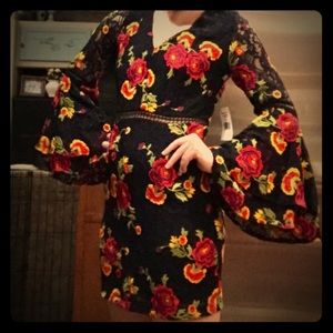 sold NWT floral embroidered Alexia Admor dress 8